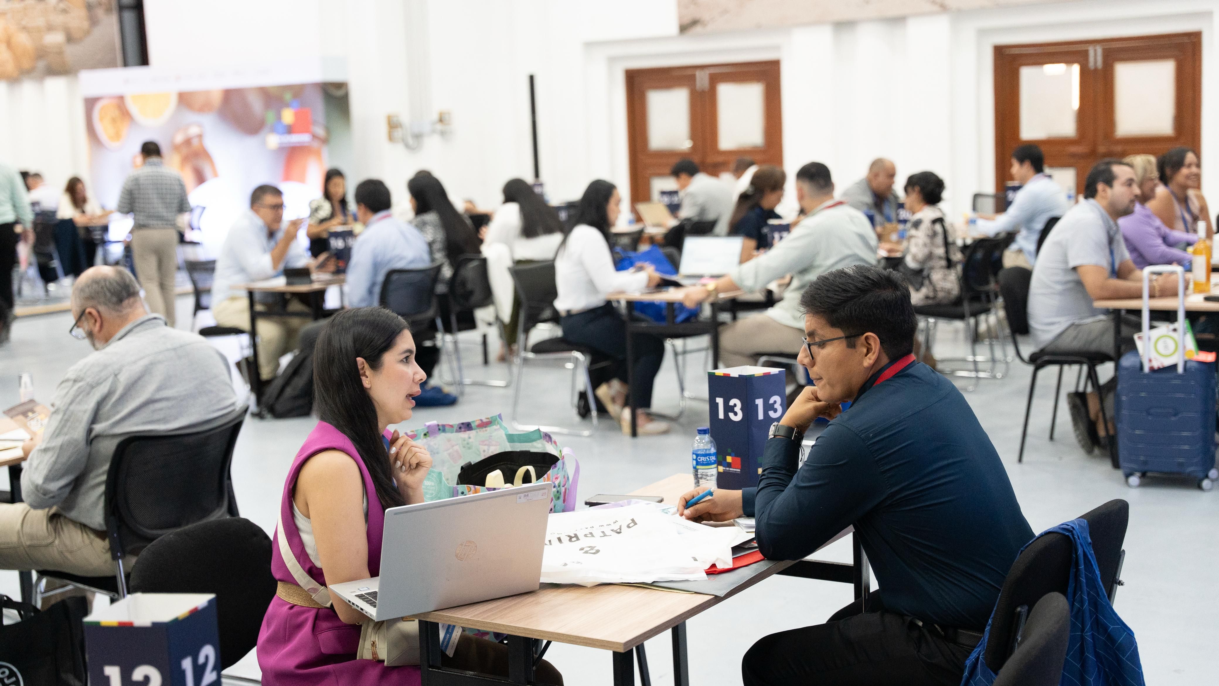 2.- Encuentro Empresarial - rueda 1.jpeg